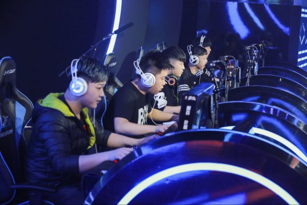 不仅加深了 不仅加深了